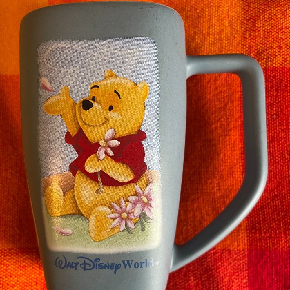 Winnie the Pooh Disney World Ceramic Coffee / Tea Mug.